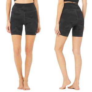 Alo 7" High-Waist Biker Short - Black Camouflage M